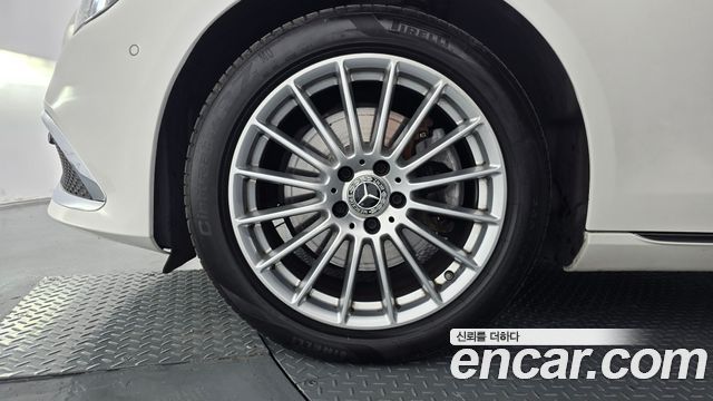 Mercedes-Benz E-Class 2023 — photo 5