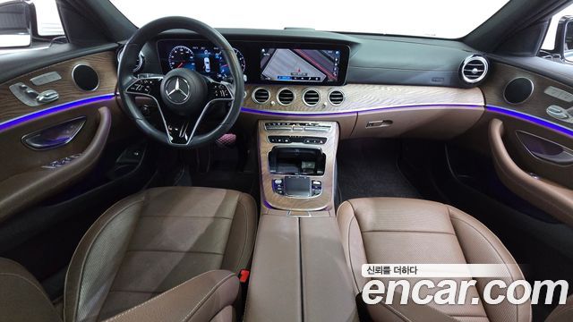 Mercedes-Benz E-Class 2023 — photo 10