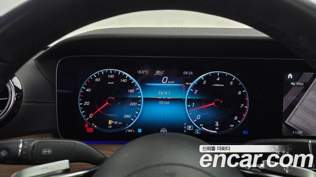 Mercedes-Benz E-Class 2023 — photo 11