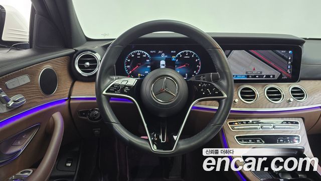 Mercedes-Benz E-Class 2023 — photo 19