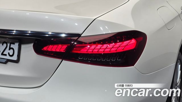 Mercedes-Benz E-Class 2023 — photo 9