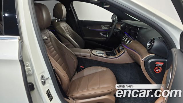 Mercedes-Benz E-Class 2023 — photo 16