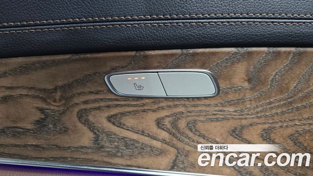 Mercedes-Benz E-Class 2023 — photo 34