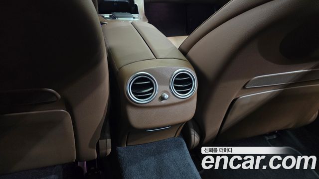 Mercedes-Benz E-Class 2023 — photo 35