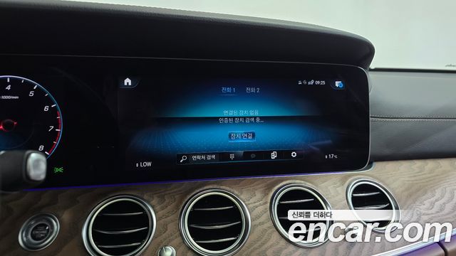Mercedes-Benz E-Class 2023 — photo 36