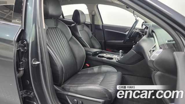 Genesis G70 2019 — photo 18