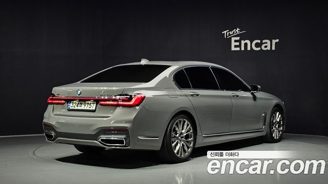 BMW 7-Series 2021 — photo 2