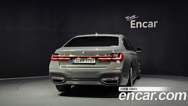 BMW 7-Series 2021 — photo 4