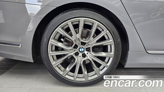 BMW 7-Series 2021 — photo 5