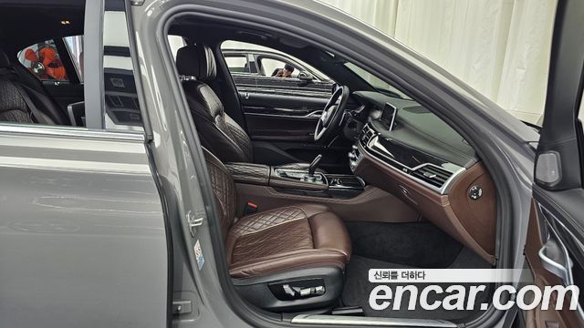 BMW 7-Series 2021 — photo 11