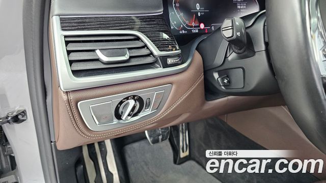 BMW 7-Series 2021 — photo 16