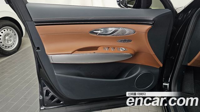 Genesis GV70 2022 — photo 14