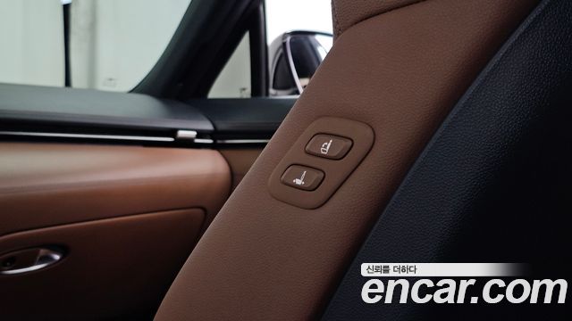 Genesis GV70 2022 — photo 31