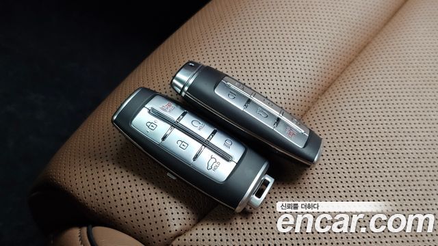 Genesis GV70 2022 — photo 33