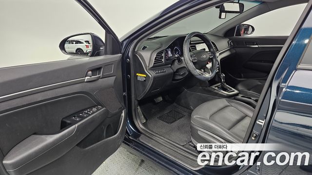 Hyundai AVANTE 2019 — photo 13