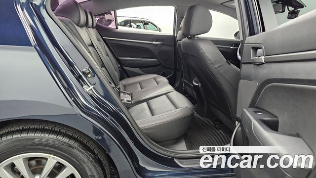 Hyundai AVANTE 2019 — photo 17