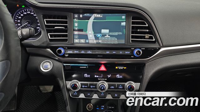 Hyundai AVANTE 2019 — photo 18