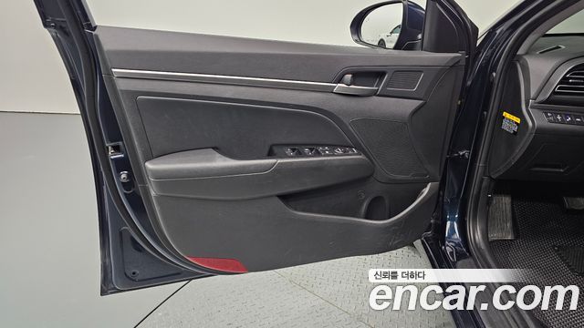 Hyundai AVANTE 2019 — photo 14