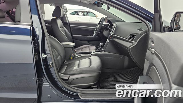 Hyundai AVANTE 2019 — photo 16