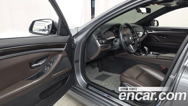 BMW 5-Series 2016 — photo 10