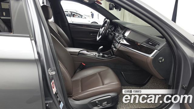 BMW 5-Series 2016 — photo 11