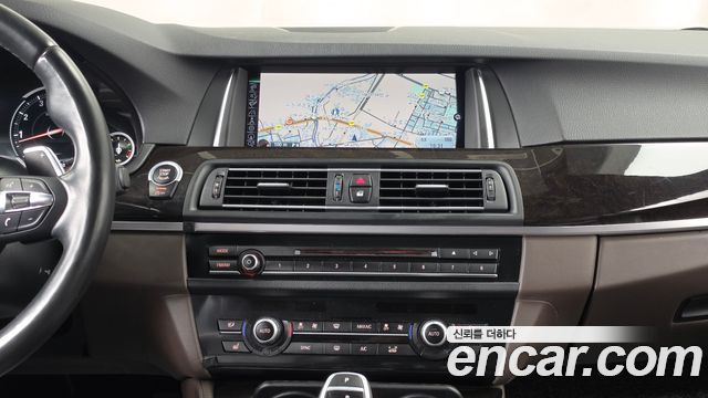 BMW 5-Series 2016 — photo 14