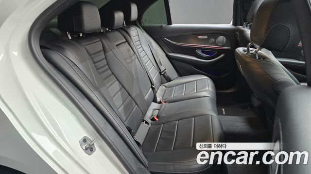Mercedes-Benz E-Class 2019 — photo 17