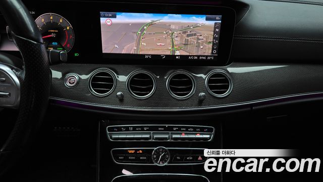 Mercedes-Benz E-Class 2019 — photo 22