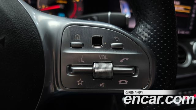 Mercedes-Benz E-Class 2019 — photo 24