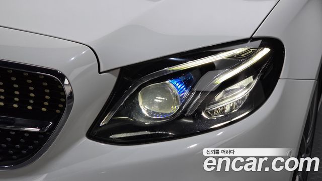 Mercedes-Benz E-Class 2019 — photo 8