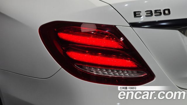 Mercedes-Benz E-Class 2019 — photo 9