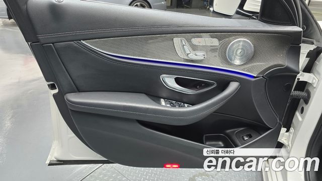 Mercedes-Benz E-Class 2019 — photo 14