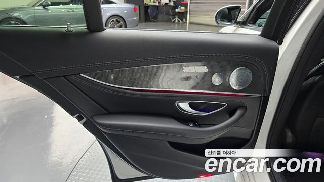 Mercedes-Benz E-Class 2019 — photo 15