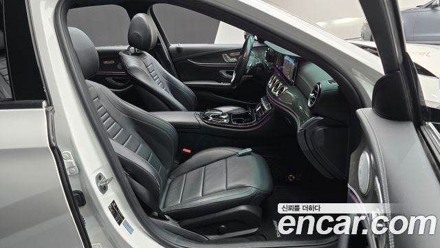Mercedes-Benz E-Class 2019 — photo 16
