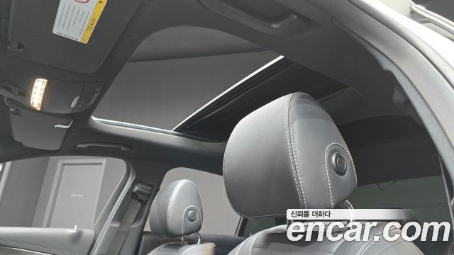 Mercedes-Benz E-Class 2019 — photo 31