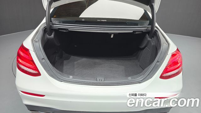 Mercedes-Benz E-Class 2019 — photo 33