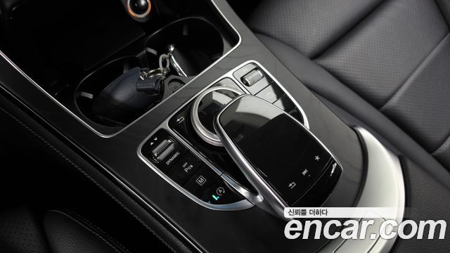 Mercedes-Benz GLC-Class 2019 — photo 23