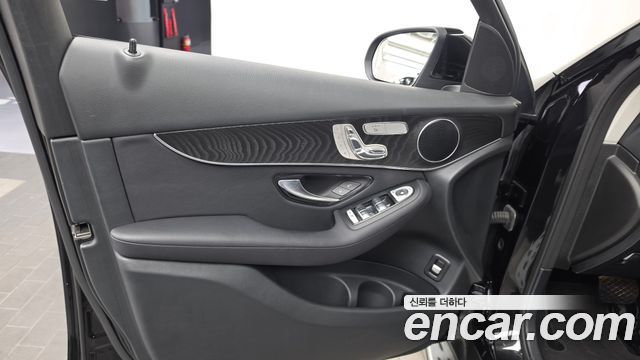 Mercedes-Benz GLC-Class 2019 — photo 14