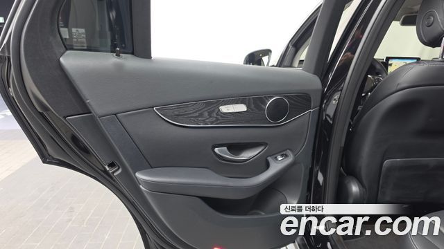 Mercedes-Benz GLC-Class 2019 — photo 15