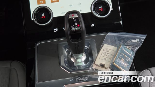 Land Rover Range Rover Evoque 2023 — photo 12