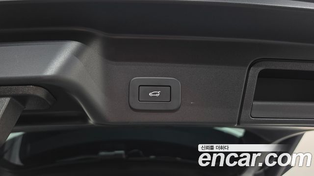 Land Rover Range Rover Evoque 2023 — photo 25