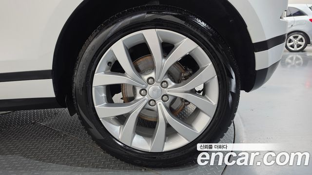 Land Rover Range Rover Evoque 2023 — photo 7