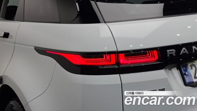 Land Rover Range Rover Evoque 2023 — photo 9