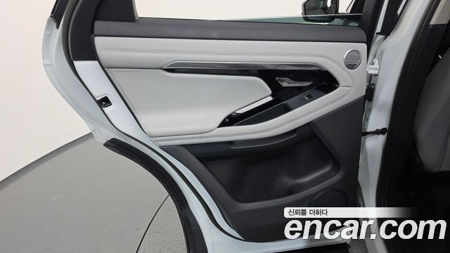 Land Rover Range Rover Evoque 2023 — photo 15