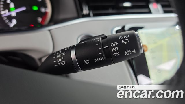 Land Rover Range Rover Evoque 2023 — photo 30