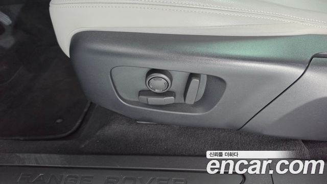 Land Rover Range Rover Evoque 2023 — photo 31