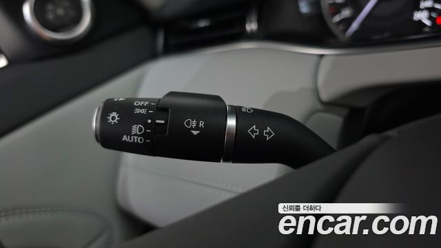 Land Rover Range Rover Evoque 2023 — photo 40