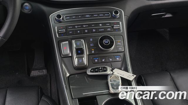 Hyundai Santafe 2021 — photo 12