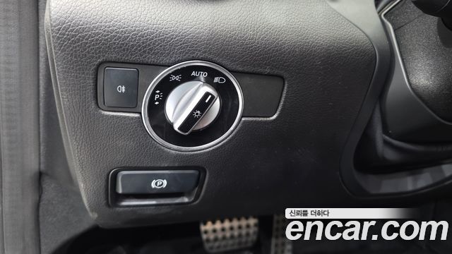 Mercedes-Benz SLC-Class 2017 — photo 17