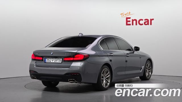 BMW 5-Series 2018 — photo 2